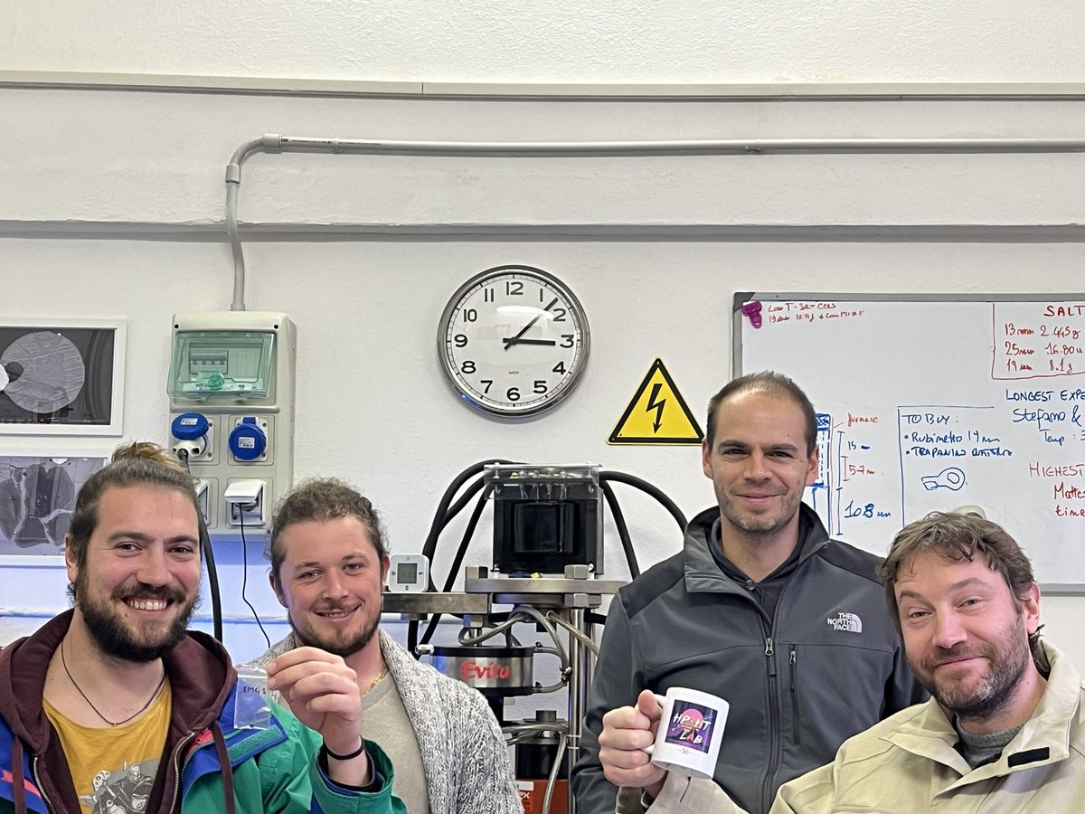 First high pressure synthesis of spinel lherzolite with <a href="/LucaZiberna/">Luca Ziberna</a>, <a href="/MatteoMasotta84/">Matteo Masotta</a>, <a href="/FabioColleHPHT/">Fabio Colle</a> and Marco Beltrame
#petrology #mantle <a href="/GeoTrieste/">GEOTrieste</a>