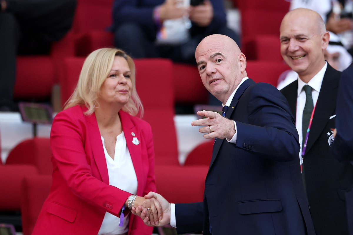 JacobsBen's tweet photo. German politician Nancy Faeser sat next to FIFA president Gianni Infantino wearing a OneLove armband. 🌈 

She concealed it under a red jacket and then took it off.👏 https://t.co/1XOFa9Lpd0