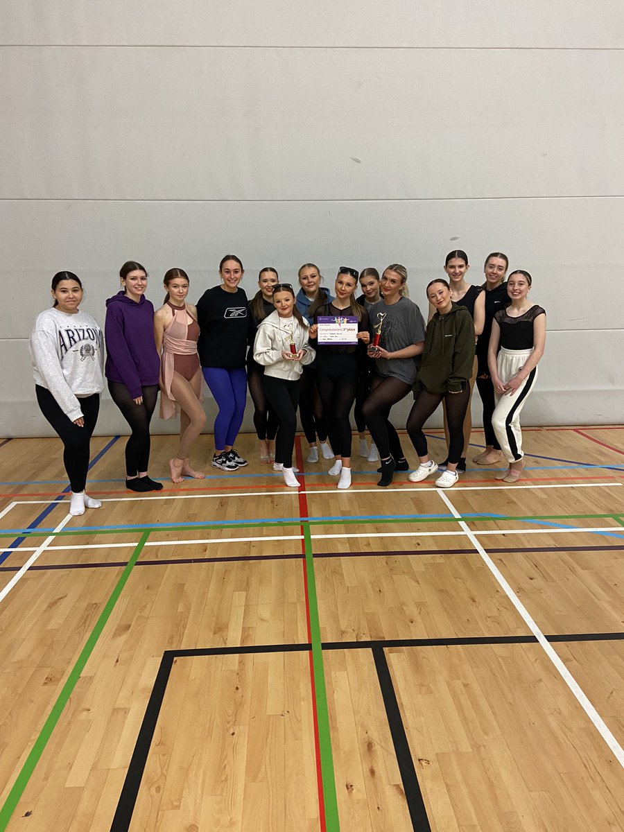 Beyond proud of all of these girls today for their performances! Doing Bannockburn proud as always 👏🏼👯‍♀️💙 #SSDD @physicaledbbhs @BannockburnHigh