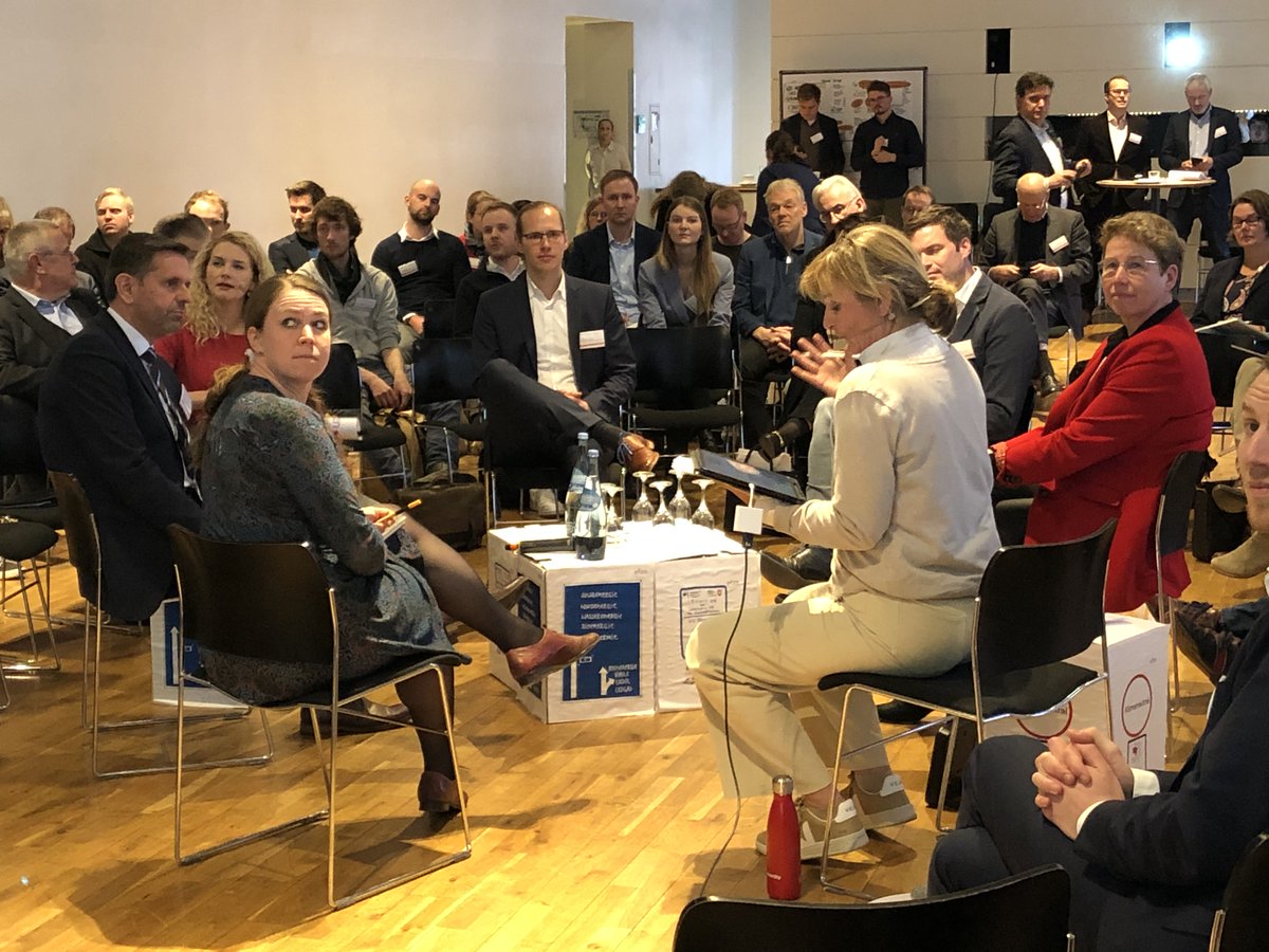 LEENiedersachs2's tweet photo. Zwei spannende Tage gehen zuende! Vielen Dank an das #EFZN für die spannenden Vorträge und intensiven Diskussionen auf den #NiedersächsischenEnergietagen. Wir freuen uns auf das nächste Jahr! https://t.co/56Cej58aL0