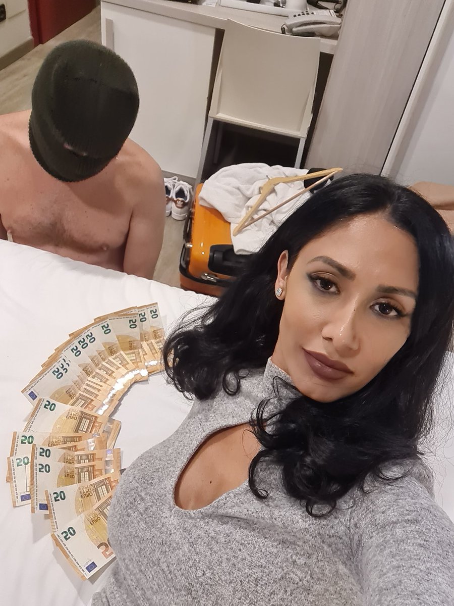 mistressalexya's tweet photo. Moneyslavery is fun and not just Findom but as well humiliating this pathetic dog, more pics to come... #FOOTFETİSH #findom #humiliation #walletdrain #Fandom #nylonsaddict https://t.co/J2llyCDnvI