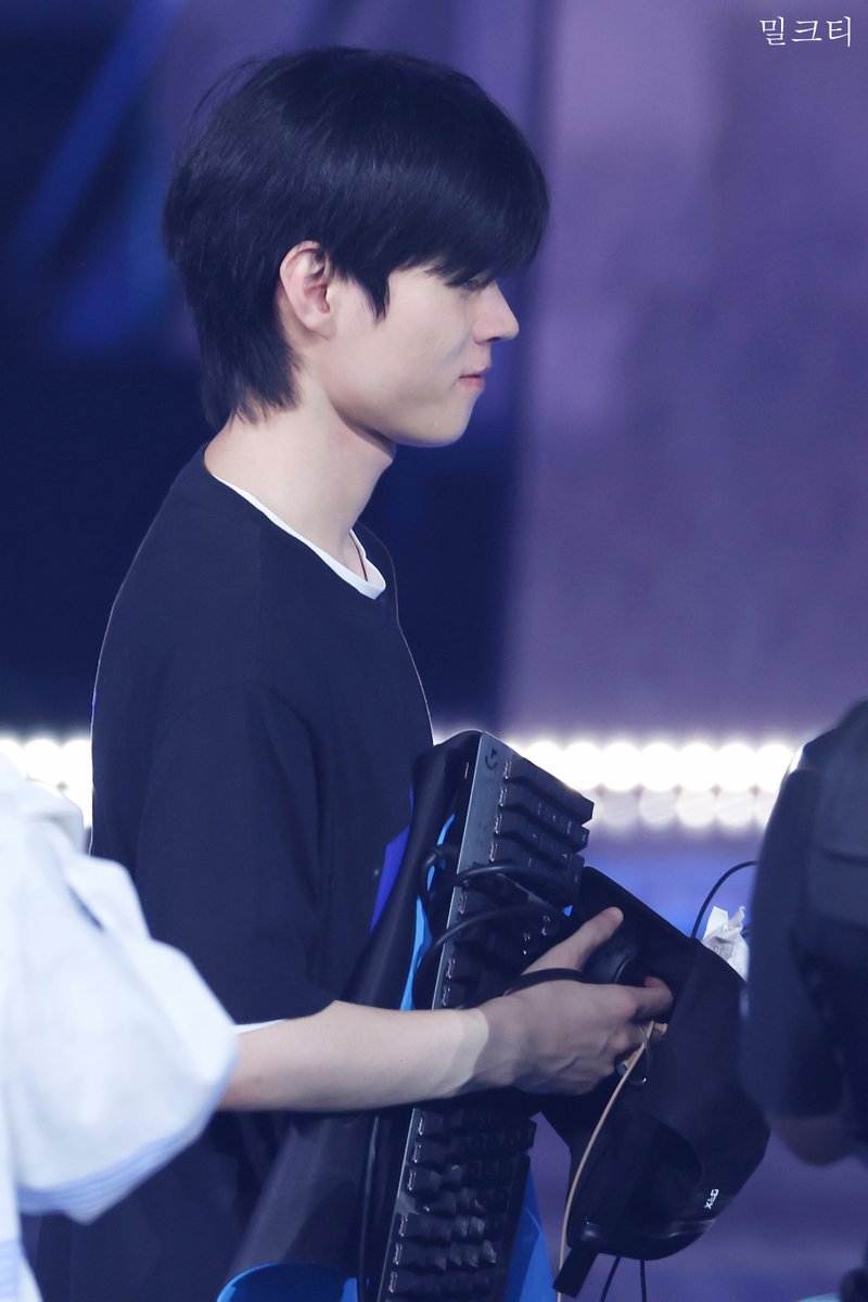 RohyungA's tweet photo. 영원히 행복하세요
#deft 
#데프트 https://t.co/IJpLY7zqyo
