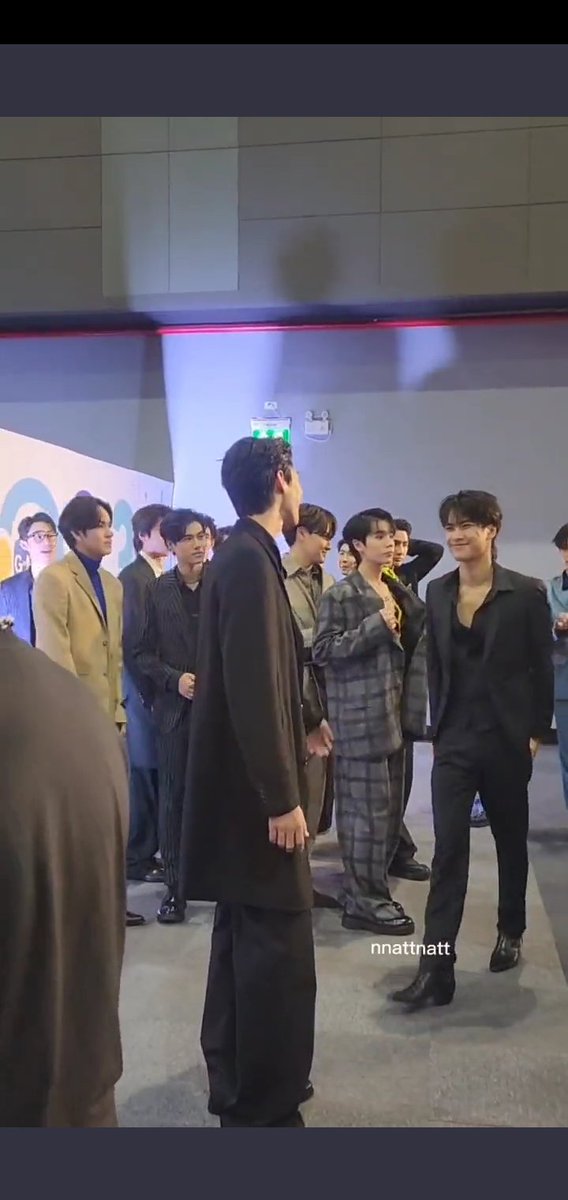 jungkookwife615's tweet photo. What's going on here?
#OhmDew
#OhmNanon https://t.co/rqXEcvAyAJ