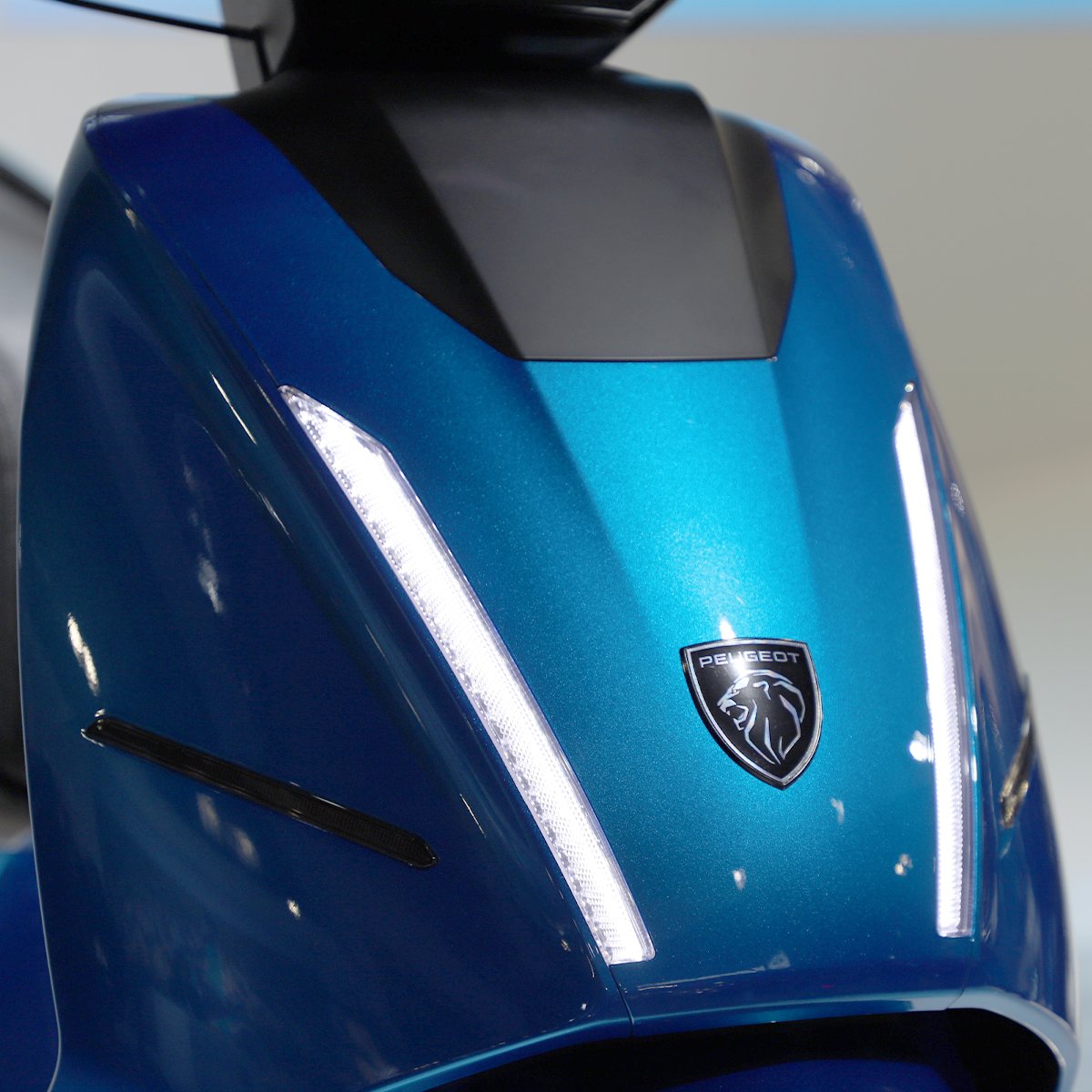 ¡En 2023, nuestro icónico DJANGO evolucionará!
Junto con nuestro icono neo-retro... este es el DJANGO EVO moderno-clásico, futurista y de alta tecnología.
¿Adivinaste que un nuevo modelo de Django sería uno de nuestros #5estrenosmundiales? 🙌
#PeugeotMotocycles #DjangoEvo #Allure