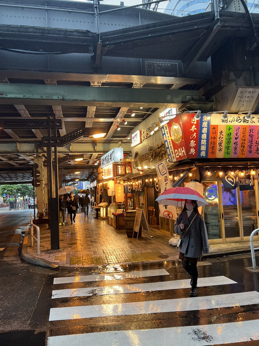 Loving rainy streets and vibrant lights of nights in Tokyo