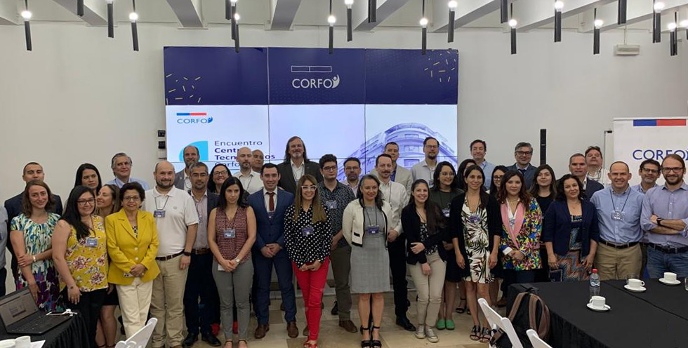En el Encuentro de Centros Tecnológicos compartimos experiencias y dimos a conocer los lineamientos de Corfo para los próximos años. Estos centros permiten a las Pymes pilotar con equipamiento avanzado y tener asesorías de expertos. Más info. 👉 bit.ly/3EAR5i1