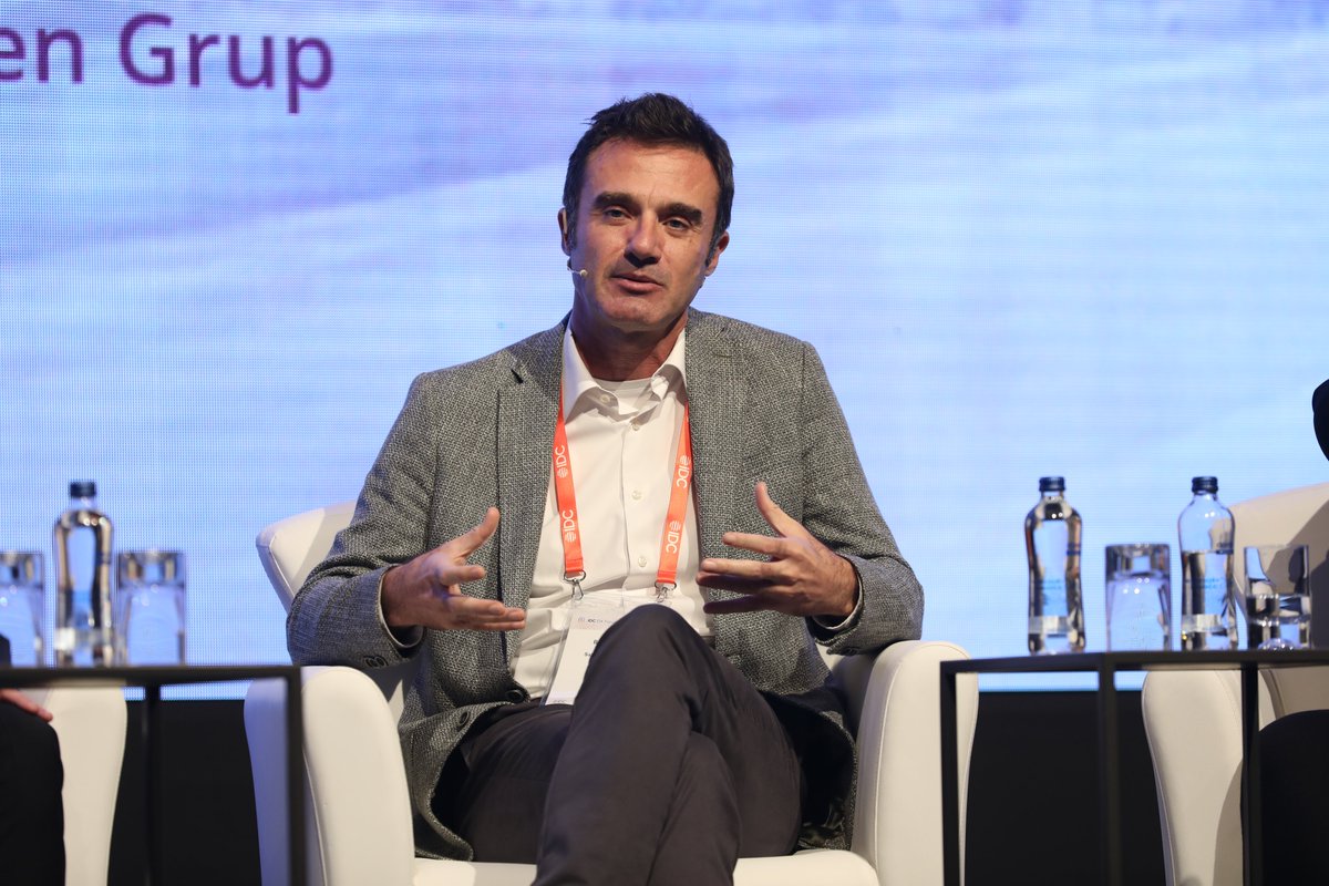 Bora Bicer (VP, Product & Business Development & CRM, sahibinden.com); 'Doğru teknolojiyi seçmek bulmacanın bir parçası, ama inovasyon ancak çalışanların müşteri ihtiyaçlarını odağa almasıyla gerçekleşir.' #IDC #IDCTürkiye #DXForum2022 #IDCDXFORUM