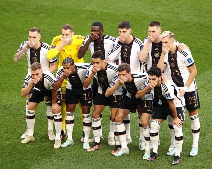 Rain_1982's tweet photo. In questa foto c'è tutta la figura di merda che sta facendo la #fifa e, più in generale, il "mondo occidentale" #GermaniaGiappone https://t.co/e2C24gUlFK