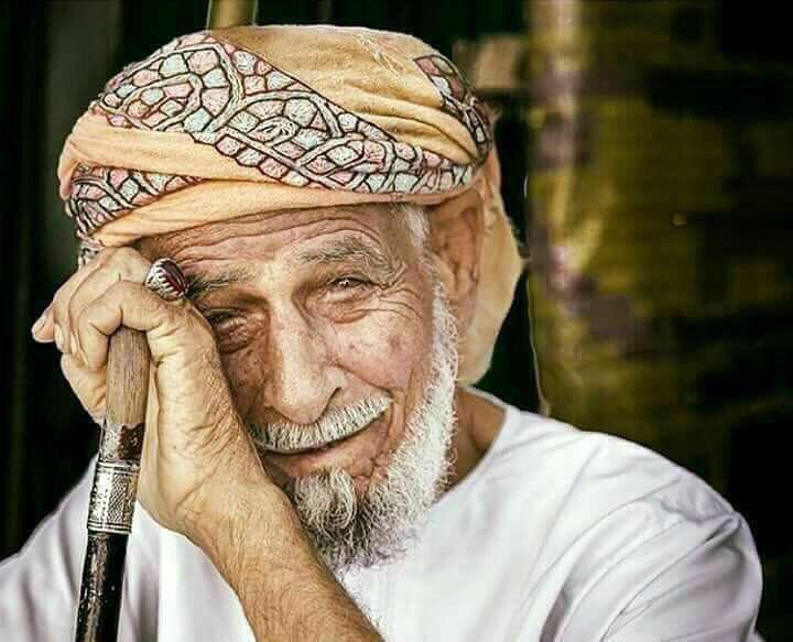 Anwor22's tweet photo. من كمال الأدب مع كبار السن أن
لاتحاول تصحيح معلوماتهم دعهم يشعرون أن لديهم ما يخبروك به..
أخبرهم بمدى سعادتك بالوقت الذي تقضيه معهم..
حفز ذاكرتهم بسؤالك عن حكاياتهم وذكرياتهم القديمة..
دعهم يشعرون أن جلوسك معهم ليس واجبا ثقيلا بل وقت ثمين تحرص عليه... https://t.co/2uHPps6q0r
