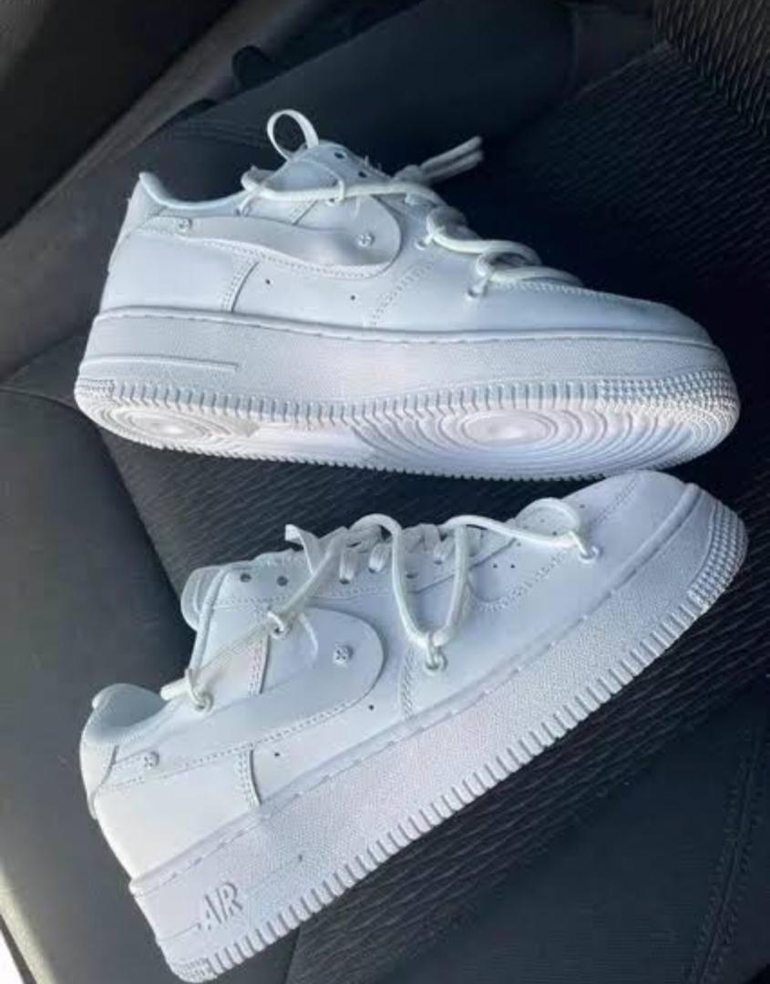 _royalgifts's tweet photo. Hope you are having a great day?
We do only original Nike here..no fake Nikes😁💯
Sneakers ranges from 10k to 15k
Location is Ibadan,we deliver Nationwide
#fakenikes 
#PhynaTheElephant𓃰 https://t.co/YLU9HdkReh