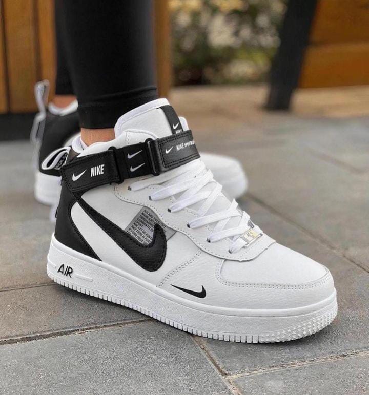 _royalgifts's tweet photo. Hope you are having a great day?
We do only original Nike here..no fake Nikes😁💯
Sneakers ranges from 10k to 15k
Location is Ibadan,we deliver Nationwide
#fakenikes 
#PhynaTheElephant𓃰 https://t.co/YLU9HdkReh