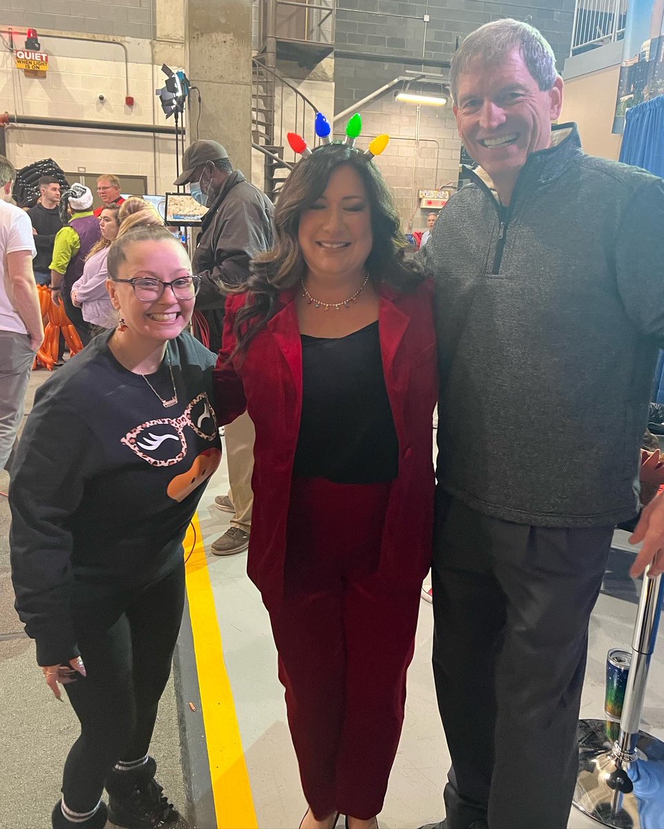 JessicaLynnDill's tweet photo. The @fox8news Celebrity Turkey Bowl was a hit! Great job as usual @KickinKenny and @toddmeany !! Congratulations @JenToohey !! 🎳🦃

@BernieKosarQB @John_Sabol @ScottSabolFOX8 https://t.co/L9xmI0h3NQ
