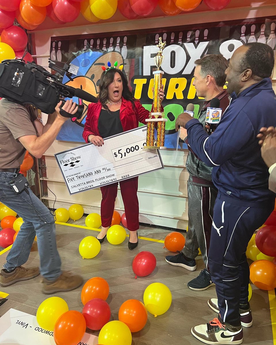 JessicaLynnDill's tweet photo. The @fox8news Celebrity Turkey Bowl was a hit! Great job as usual @KickinKenny and @toddmeany !! Congratulations @JenToohey !! 🎳🦃

@BernieKosarQB @John_Sabol @ScottSabolFOX8 https://t.co/L9xmI0h3NQ
