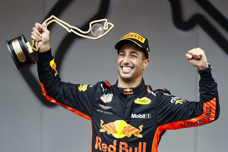 ClassicF1_'s tweet photo. @danielricciardo x @redbullracing https://t.co/RfQOzh6NkU
