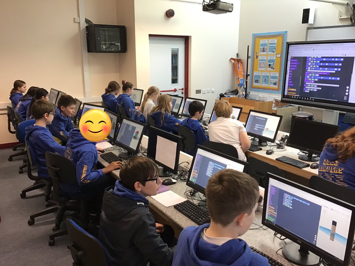 CharterYr6's tweet photo. Exploring TinkerCAD to design, create and code their very own products. #codersofthefuture #chartercomputing https://t.co/21C9YZIMVn