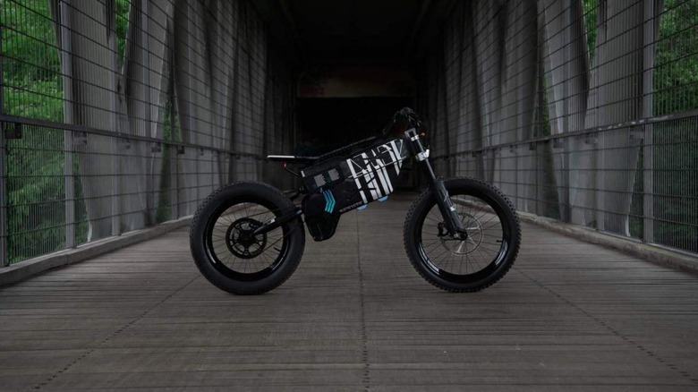 Bikes_Catalog's tweet image. 2022 BMW Vision AMBY Electric Bike
#BMW #VisionAMBY #ElectricBike