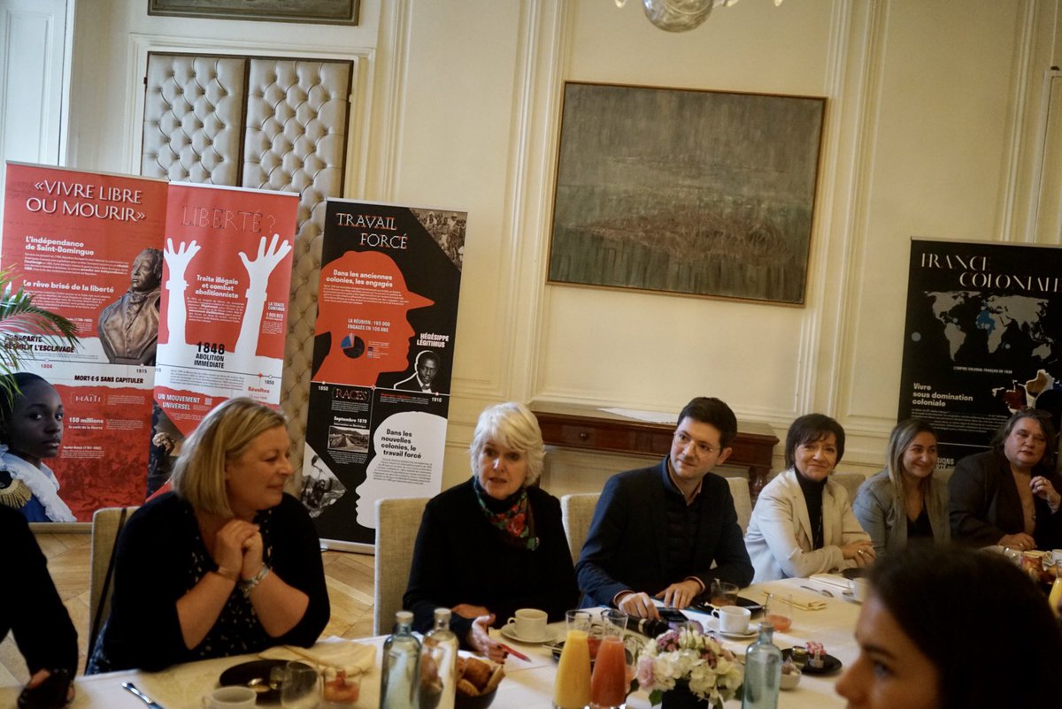 StTRAVERT's tweet image. Au Ministère de l’égalité avec @RomeIsabelle nous avons lancé le Collectif Territorial à l’Egalité composé d’élues et d’élus de nos collectivités locales et mobilisés sur ces sujets Merci à la Ministre pour son écoute. Au travail ! #egalité #violencesfaitesauxfemmes #droits