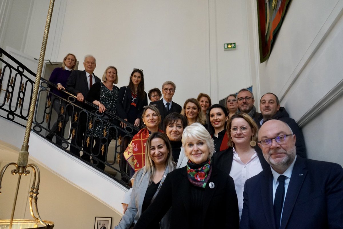 StTRAVERT's tweet image. Au Ministère de l’égalité avec @RomeIsabelle nous avons lancé le Collectif Territorial à l’Egalité composé d’élues et d’élus de nos collectivités locales et mobilisés sur ces sujets Merci à la Ministre pour son écoute. Au travail ! #egalité #violencesfaitesauxfemmes #droits