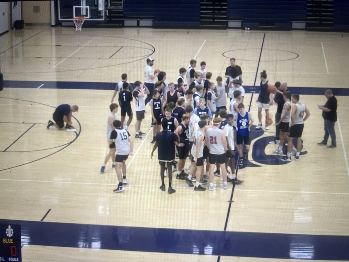 CoachKeating's tweet photo. Been a joy to be back in the gym. Year 10 at SPHS. Trying to get better everyday, encourage, show gratitude and get over ourselves and into the team. Go Saints! #MojoQuest https://t.co/sFMtszvvJA