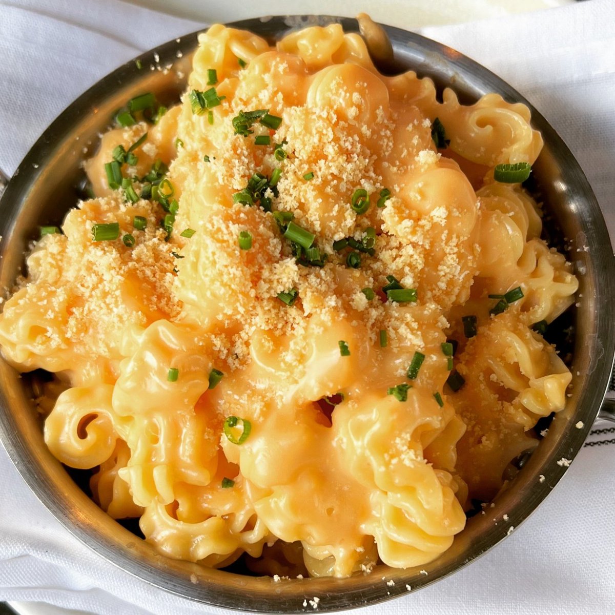 Showroom21701's tweet photo. Macaroni & Cheese: elbow pasta, aged cheddar, pepperjack, ritz cracker, chives
Order Curbside Pickup or Delivery... or make reservations at https://t.co/ZYR1AwWGTp
#downtownfrederick #frederickmd #frederickfoodie #visitfrederick #dwntwnfrederick #experiencefrederick https://t.co/FOByqMQk9D