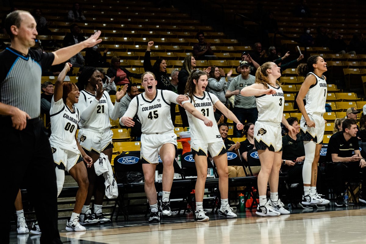 MarchMadnessWBB's tweet photo. Vote for the #NCAAWBB Photo of the Week 📸

1️⃣ @CUBuffsWBB Fired 🆙
2️⃣ @WVUWBB Locker room celly 🎉
3️⃣ @GoCamelsWBB Floater ☁️
4️⃣ @KStateWBB  Big dub 🏃🏽‍♀️ https://t.co/0aHbhM5paR