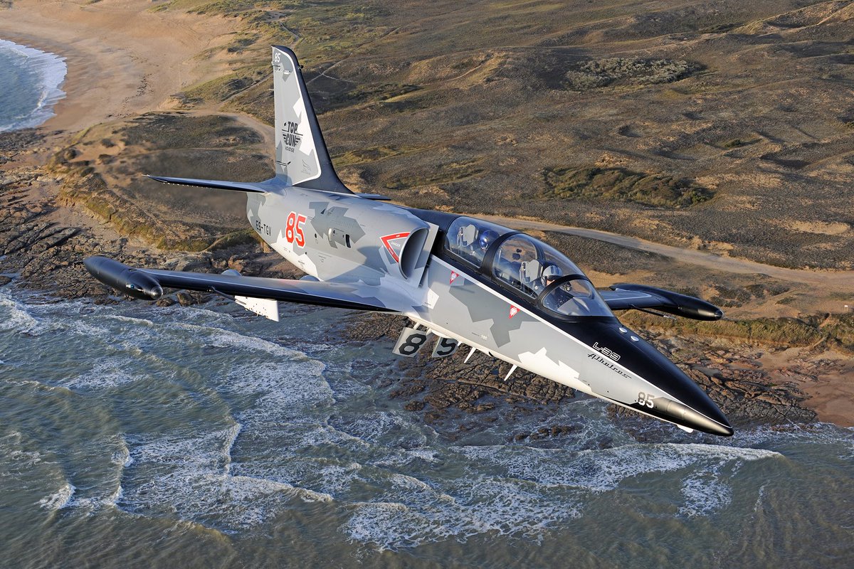 AircraftStudioD's tweet photo. Custom Paint Scheme for a L-39.
A picture of the final work plus the rendering for the presentation of the livery. https://t.co/pYuzZQ4zBr