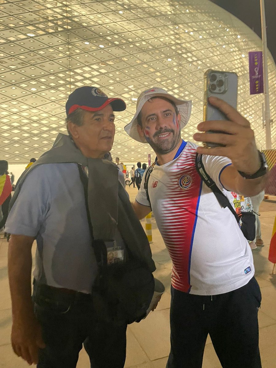 JorgeLPintoA's tweet photo. Me emociona mucho el cariño que me han demostrado los hinchas ticos hoy al ingreso del estadio. Es un aprecio recíproco de mi parte hacia ellos y hacia cada uno de los costarricenses. Deseo lo mejor al profe Suarez y a la selección en este mundial. ¡Pura vida! https://t.co/L0yhkHejBJ