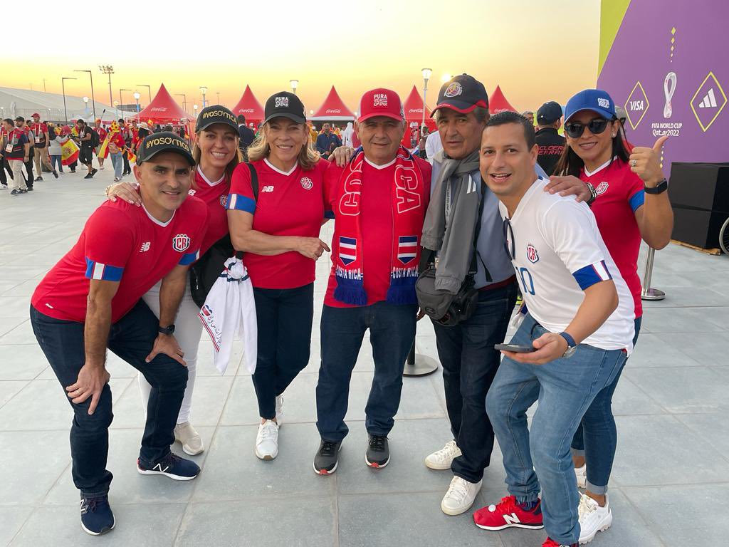 JorgeLPintoA's tweet photo. Me emociona mucho el cariño que me han demostrado los hinchas ticos hoy al ingreso del estadio. Es un aprecio recíproco de mi parte hacia ellos y hacia cada uno de los costarricenses. Deseo lo mejor al profe Suarez y a la selección en este mundial. ¡Pura vida! https://t.co/L0yhkHejBJ