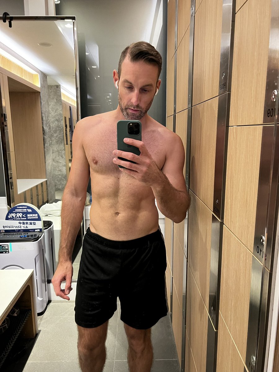 gymfithkg's tweet photo. Finally back to the gym after eating so much in London #London #travel #gym #selfie #fitness #Wednesday #FitnessMotivation #weekend #flying #Traveler #musclegrowth #muscles https://t.co/SkiZX1zVTO