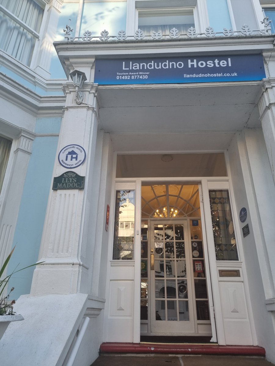 Hope your having an awesome time with your friends and family, just to let you know we are back open soon! So come on celebrate the remainder of the  holidays with us where you will receive a warm Jolly welcome. Happy Boxing Day Everyone!! #happyboxingday🎁 #comestaywithus