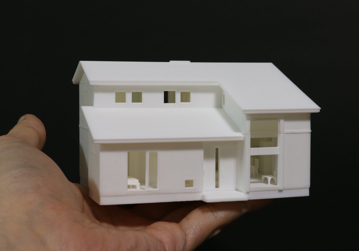 craftlab3d's tweet photo. 耐久性・靭性・解像力を兼ね備えた3Dプリント用UVレジン xULTRATは造形後の収縮や変形も少ないので、細長いものや板状のモデルでも歪みなどを最小限に抑えることができます。
作例は1/100住宅模型で、細いサッシや格子も高い強度で破損しにくいです。

UVレジン販売中！
https://t.co/u2qCMxsbGh https://t.co/Nw4R4LcjsZ
