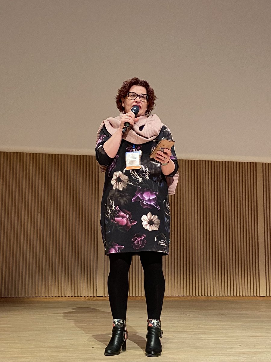 Pirkanmaan perhe- ja paripsykoterapiayhdistyksen pj ja #perheterapia2022 kongressin äiti ja pj. Terhi Kotilainen kiittää kaikkia puhujia ja osallistujia kongressista. Ja kiitos myös @TTyonohjaus Terhi sinulle kaikesta! #perheterapia2022