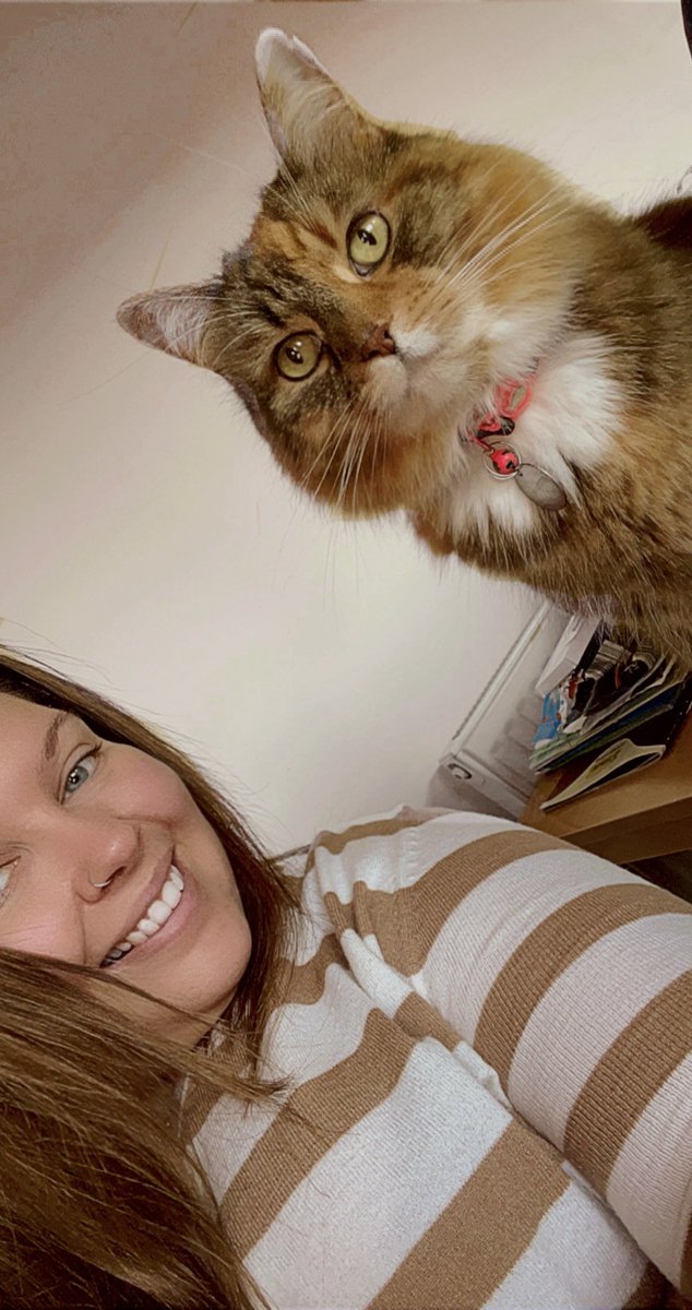 Hans_Lxox's tweet photo. Nailed the birthday selfie this year 🥳🧁 #hello29 https://t.co/FrYVObnQ1e