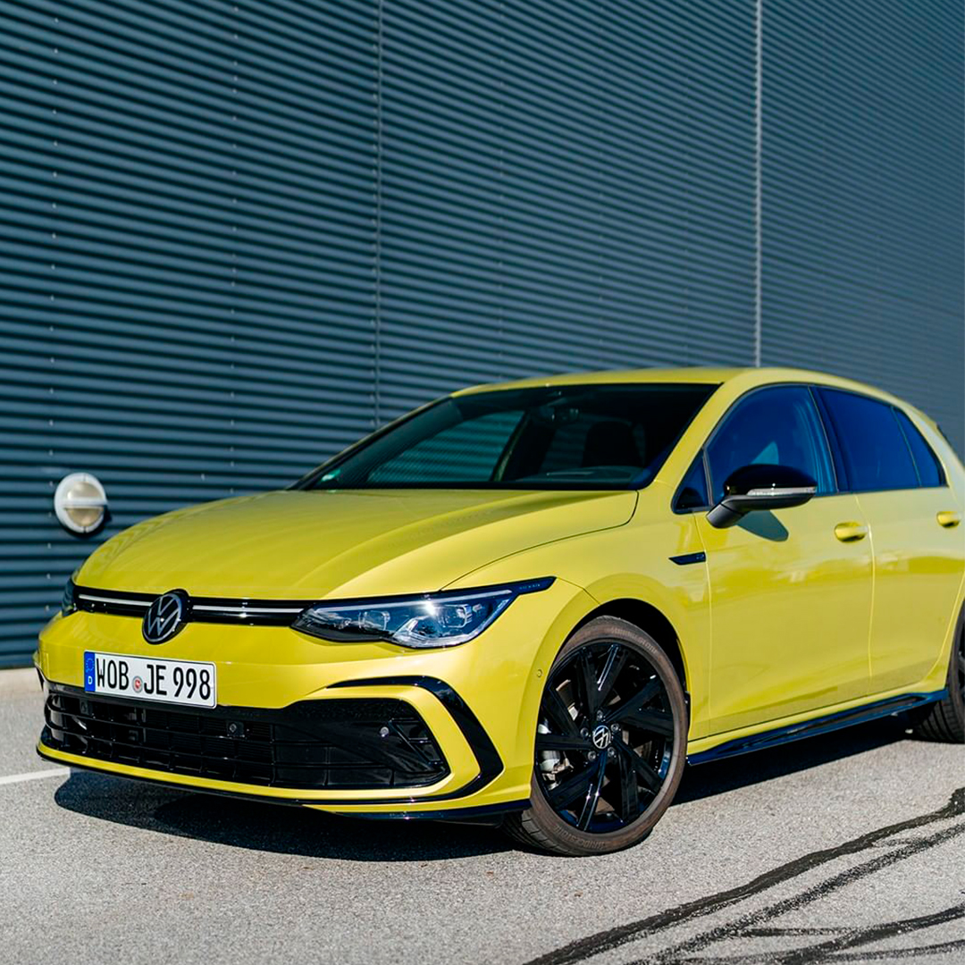 Según la psicología del color, el amarillo es sinónimo de energía, alegría, felicidad, fuerza, acción…💛 ¿Qué te transmite a ti el VW Golf?😜

#VW #Volkswagen #Golf #Valencia #LevanteWagen