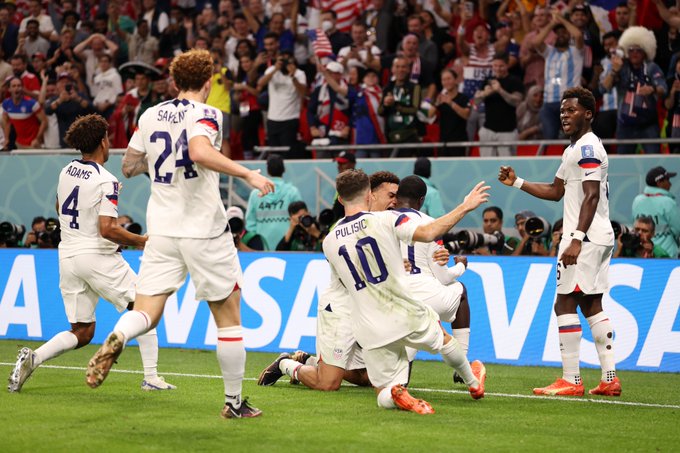 thirdworldpod's tweet image. "The USA have a golden generation and it couldn't be more clearer." 

🇺🇸 #USMNT 
🇨🇦 Canada #WeCAN
🇲🇽 Mexico

 @pabloikonyero &amp;amp; Linus Wahome talk the North American teams at #Qatar2022. Check it out below!

anchor.fm/third-world-pe…