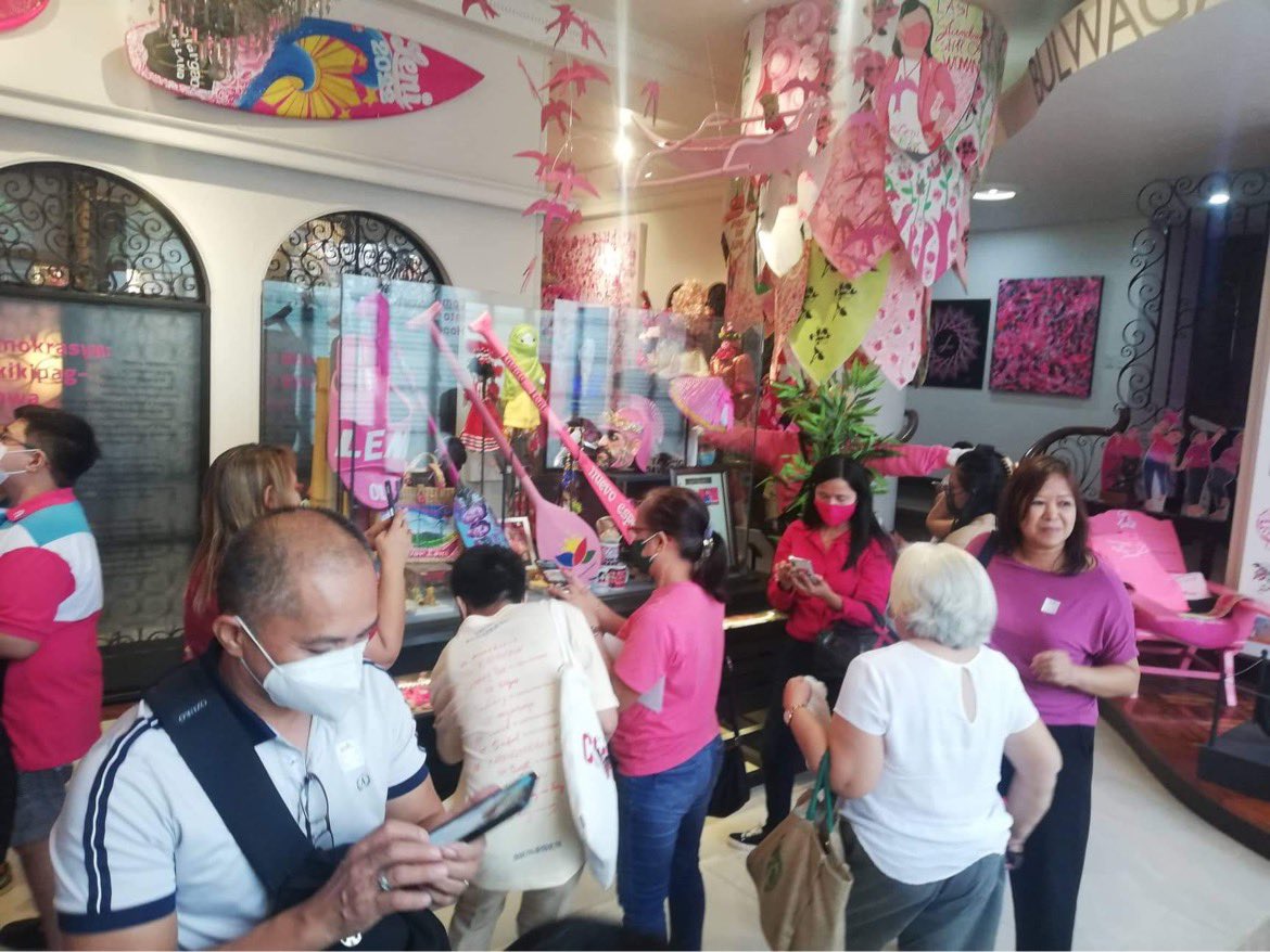 pasaybayanihan's tweet photo. Our volunteers has visited Museo ng Pag asa last November 19. We already missed the Pink Revolution. 💗🎀 For those who wish to visit the museum, visitors are required to register and may book their tickets through https://t.co/YkrdBthXTK free of charge! https://t.co/64syHwSwlC