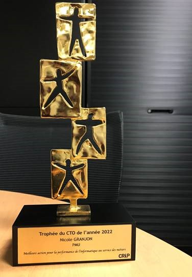 Nicole Granjon de la #DSI du @PMU remporte le Trophée de Chief Technical Officer de l’année décerné par l’Association CRiP dans le cadre du projet de sécurisation et de modernisation des #datacenters du #pmu en lien avec sa stratégie Move to Cloud avec <a href="/AWS/">Amazon Web Services</a>. Bravo aux équipes !