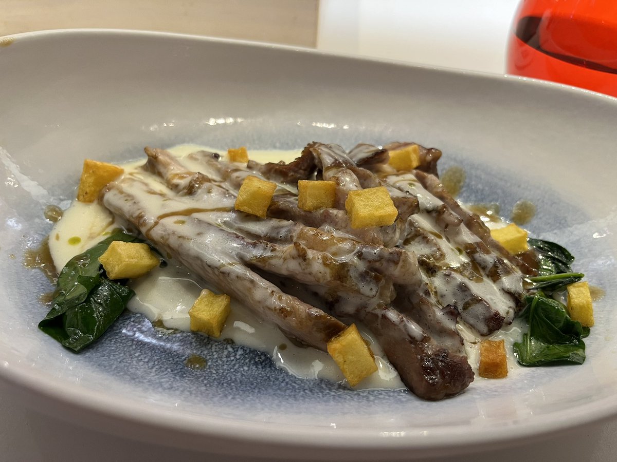 aroblessanchez's tweet image. Celebrando en #lacosmo su Bib Gourmand y la Estrella de @danicarnero1 en #Kaleja muy merecido y que alegría!