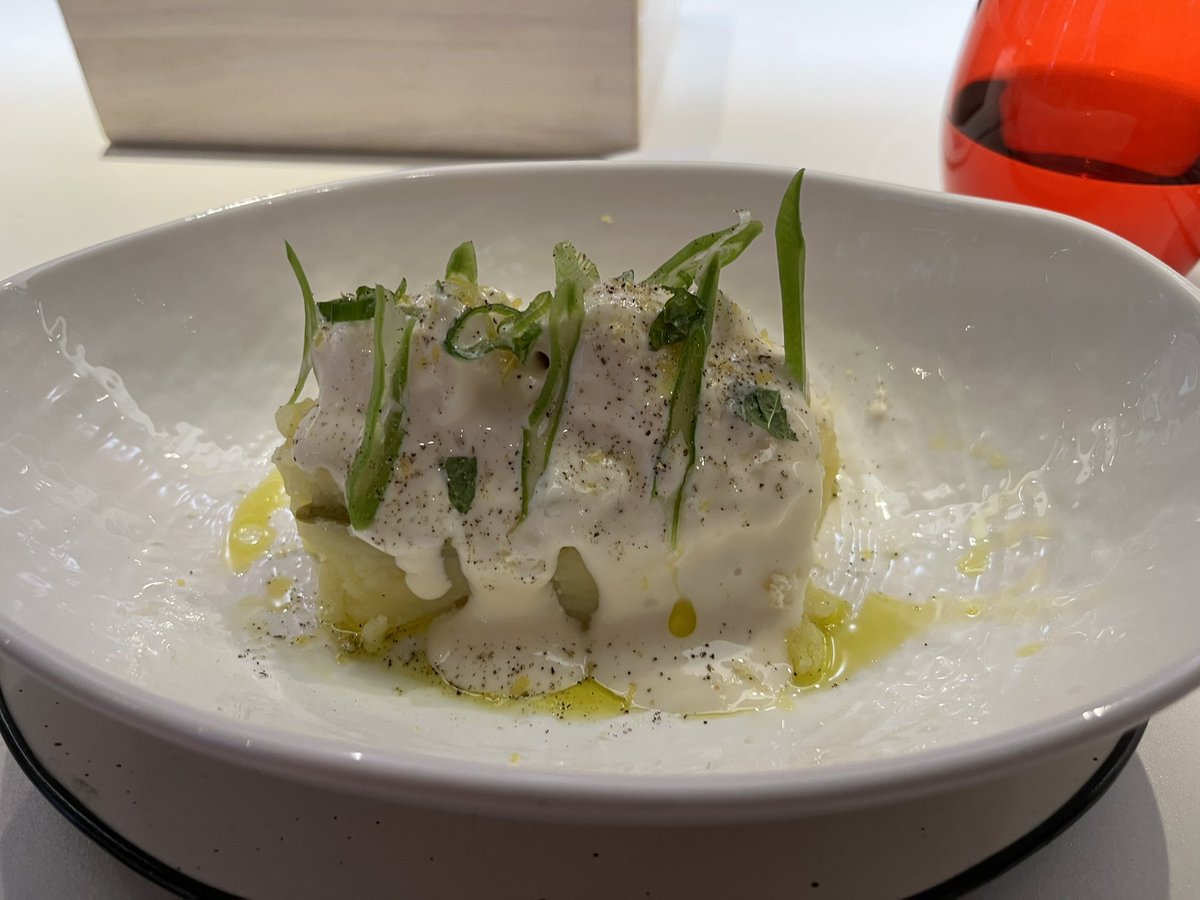 aroblessanchez's tweet image. Celebrando en #lacosmo su Bib Gourmand y la Estrella de @danicarnero1 en #Kaleja muy merecido y que alegría!