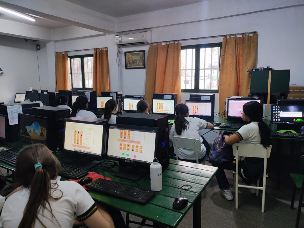chicos_net's tweet photo. ¡Hoy es la última jornada del #DesafíoBebras! Estudiantes de todo el país se sumaron a esta iniciativa que promueve el #PensamientoComputacional. En estas fotos, algunos grupos de Santa Fe, Córdoba, Jujuy y Buenos Aires😍 .
Conocé más de Bebras en https://t.co/MLzdvgXfiA. https://t.co/BF3gPuWrIG