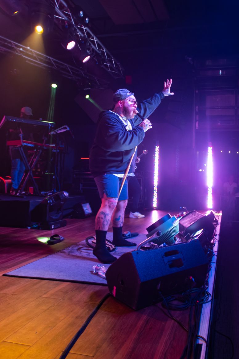 jragmusic's tweet photo. Teddy Swims (Live) with Freak Freely in Harrisburg at The XL Live Arena - November 11th, 2022 | @teddyswims 

https://t.co/F0YEHYCV95

#TeddySwims #SleepIsExhausting #Music #NewMusic #Love #Live #Concert #XLLive #FreakFreely #ToughLove #Unlearning #AMAsFanFavorite #AMAs2022 #AMAs https://t.co/BBJDLJfwf6