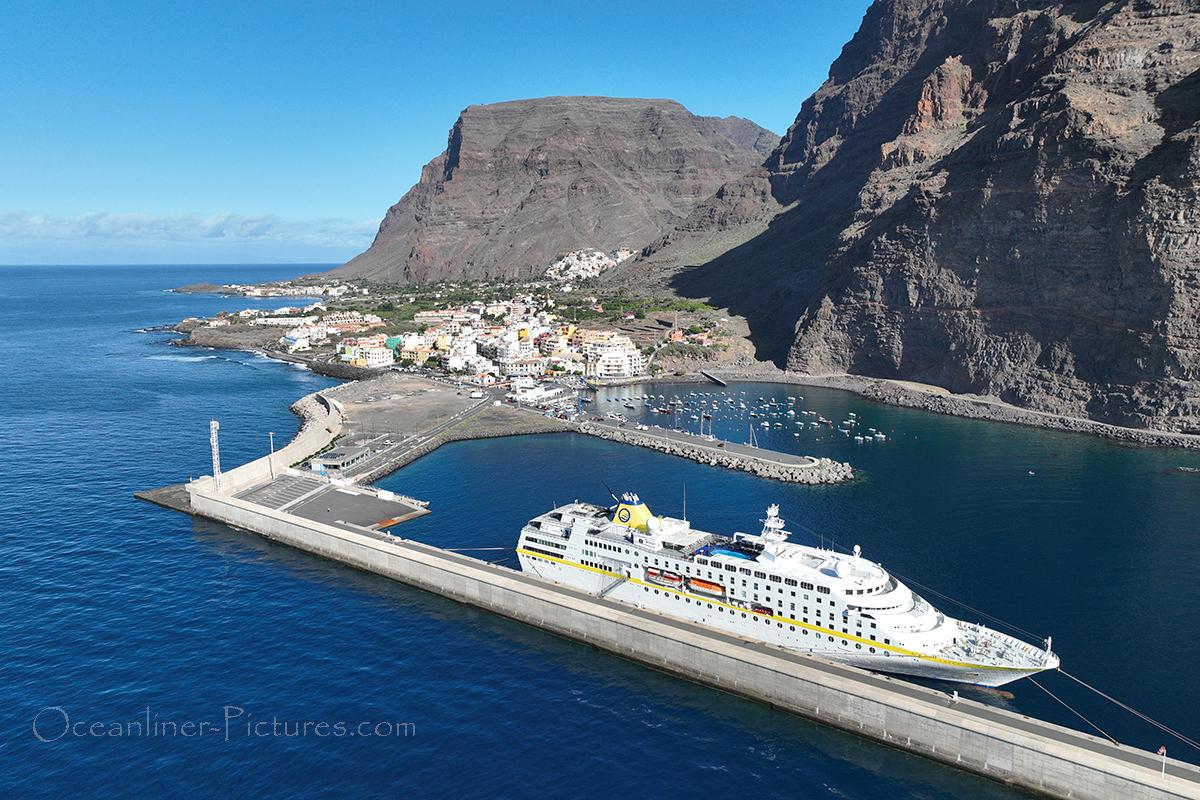 MS HAMBURG in Valle Gran Rey, La Gomera, Kanaren
Videoüberflug bei uns auf Instagram 👉instagram.com/plantours_kreu…
von O. Asmussen 
Kreuzfahrt: "Best of Kanaren und Kapverden"
#vallegranrey #lagomera #ligabue #mshamburg #kreuzfahrt #plantourskreuzfahrten