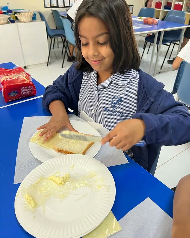 BSSalalah's tweet image. Year 4 have been learning about different types of rocks and how they are formed. They created sedimentary sandwiches with layer and layers of bread and fillings to show how sedimentary rocks are formed.

#DiscoveryLearning #HighPerformanceLearning #LearningThroughDoing