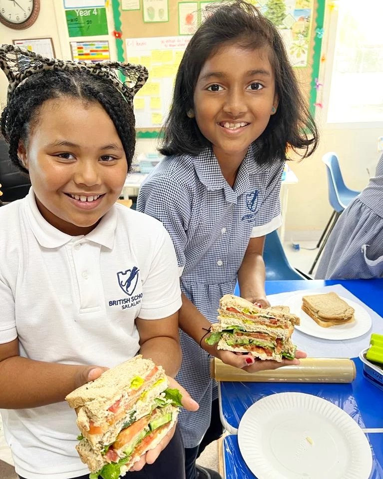 BSSalalah's tweet image. Year 4 have been learning about different types of rocks and how they are formed. They created sedimentary sandwiches with layer and layers of bread and fillings to show how sedimentary rocks are formed.

#DiscoveryLearning #HighPerformanceLearning #LearningThroughDoing