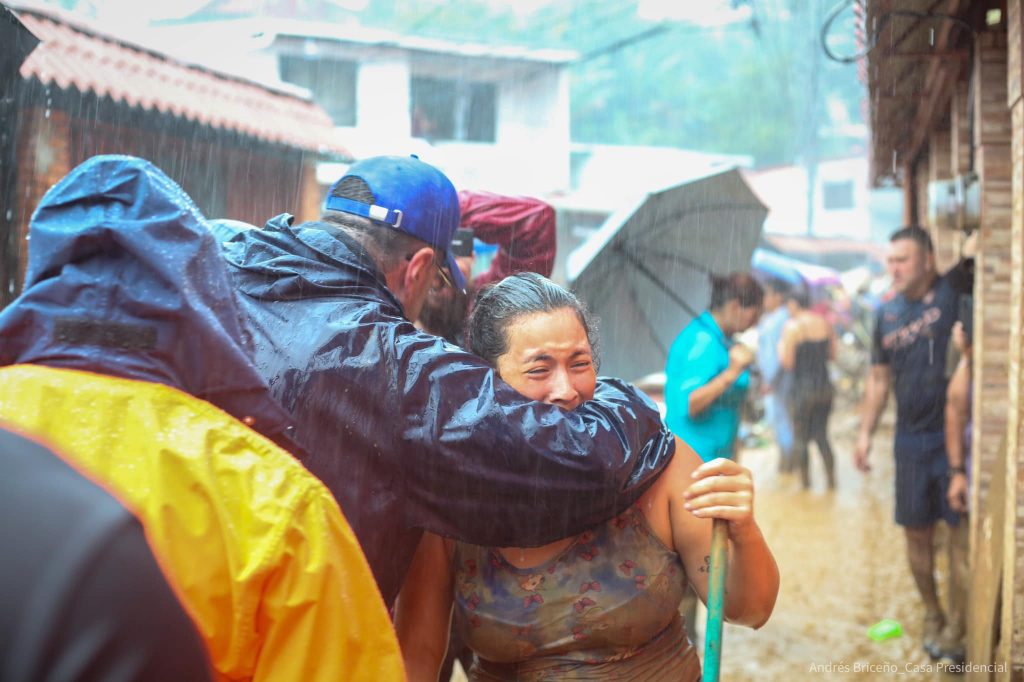 emmanuelpradocr's tweet photo. Ahí tienen ustedes a su presidente mesiánico de Costa Rica. https://t.co/xO7tvcAmdp