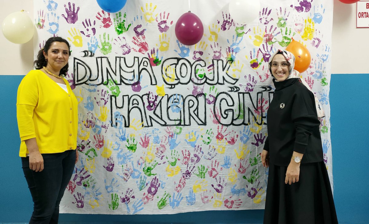 Dünya Çocuk Hakları Günü münasebetiyle Serap ve Canan öğretmenlerimiz ve öğrencilerinin hazırlamış olduğu "Benimde Haklarım Var" etkinliği düzenlendi. Emeği geçen herkese teşekkür ediyoruz.
<a href="/bafra_mem/">Bafra İlçe Millî Eğitim Müdürlüğü</a> 
<a href="/MOgretmen55/">MURAT ÖĞRETMEN55</a> 
<a href="/osmancakir60/">OsmanÇAKIR</a> 
<a href="/mehmetalikatip1/">Mehmet Ali KATİPOĞLU 🇹🇷</a>