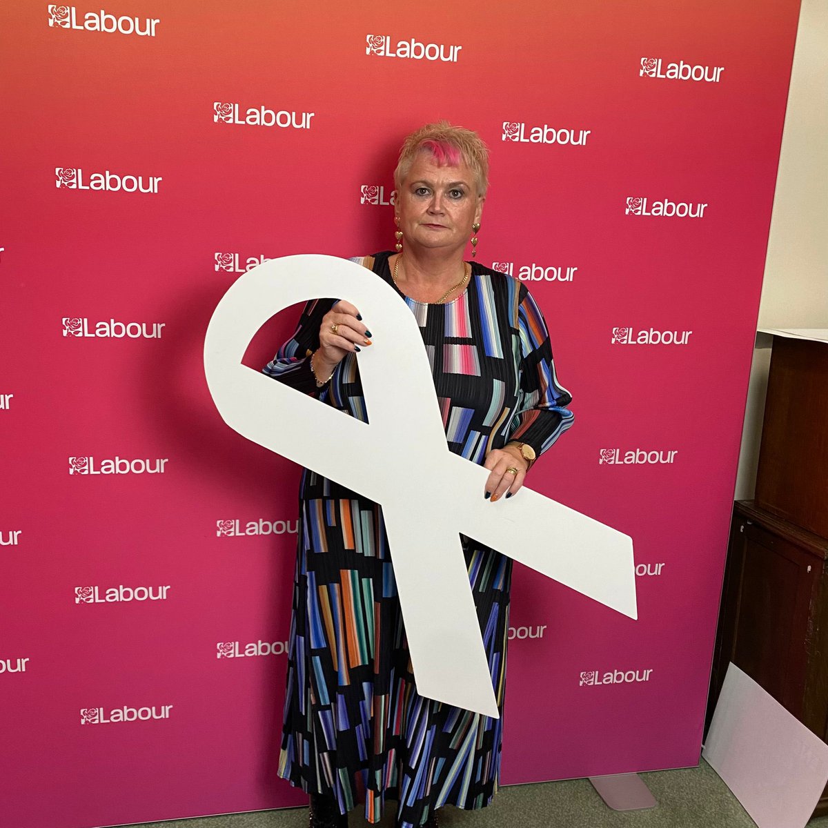 carolynharris24's tweet photo. The message is clear that on #WhiteRibbonDay we must endeavour as a society to end violence against women and girls. https://t.co/r7dZrarVGJ