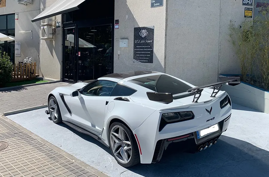 UsaAutoImport's tweet photo. El Chevrolet Corvette ZR1 2019 acaba de ser lanzado como uno de los vehículos más lujosos, potentes y veloces de los desarrollados por GM. 

Sigue hilo... 👇

🔗 https://t.co/kwnFHwabN2

#usaautoimport #importcar #americancar #vintagecar #luxurycar #musclecar #barcelona #madrid https://t.co/smA6OkvStg
