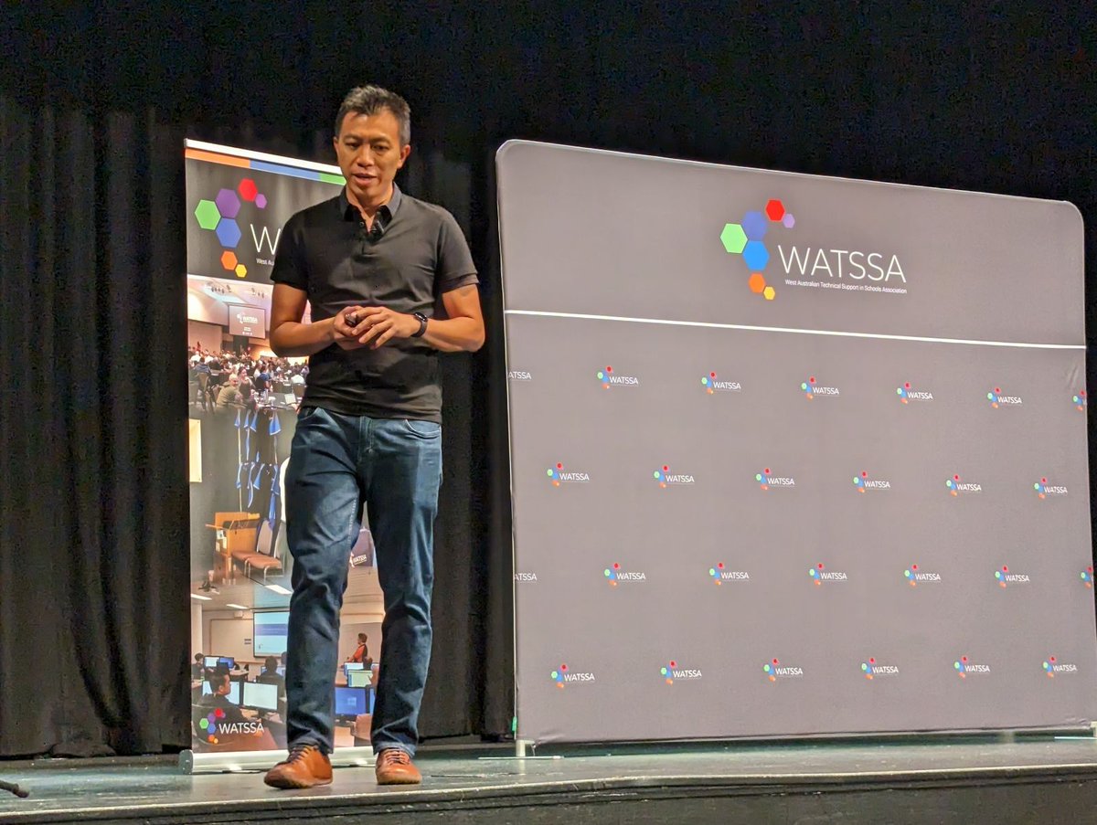 suaneu's tweet photo. Grateful to be able to stand on stage and deliver the closing keynote at #WATSSA day 1. Talking about AI/ML and adaptive learning in education #GoogleforEdu https://t.co/eFR1sGrG9u