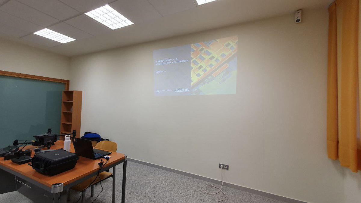 ¡Más formación!

Continuamos la semana esta vez en #Zuera, donde ayer impartimos una formación introductoria (pero intensa) a la termografía con drones y sus usos profesionales junto con <a href="/AppaDrones/">APPA-DRONES</a> 

#dron #drones #UAS #UAVs #termografía #formación #Zaragoza #Aragón